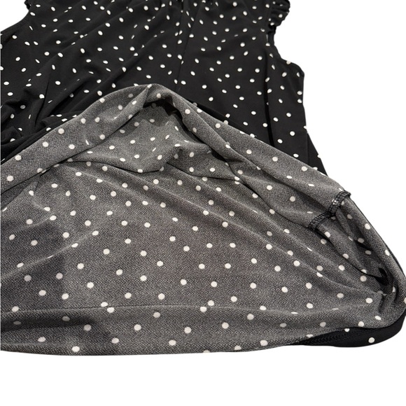 🩵5/$25🩵 Adrianna Papell Black and White Polka Dot Sleeveless Blouse - Picture 9 of 11